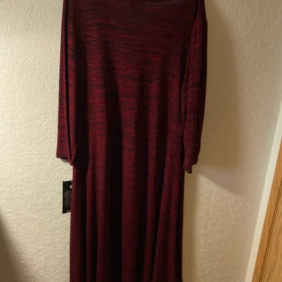 Avenue Dress Red and Black Plus Size 18/20 - Picture 4 of 4